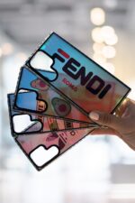 Marka Desenli Hologramlı iPhone 11 Kılıf - Görsel 7